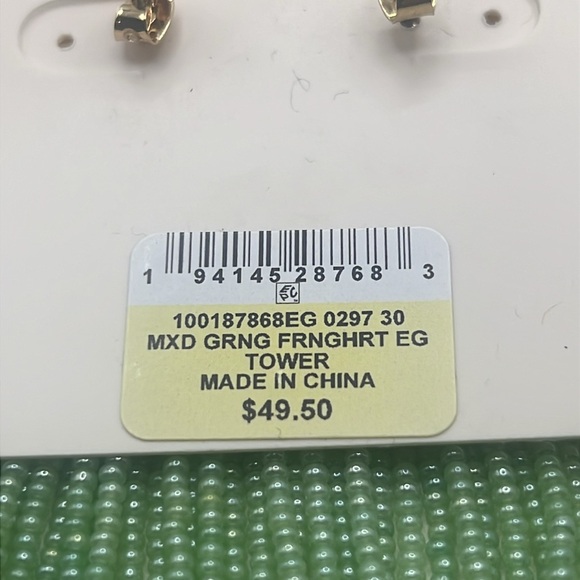 On 34th Green Heart Tassel Earrings NWT - Picture 4 of 7